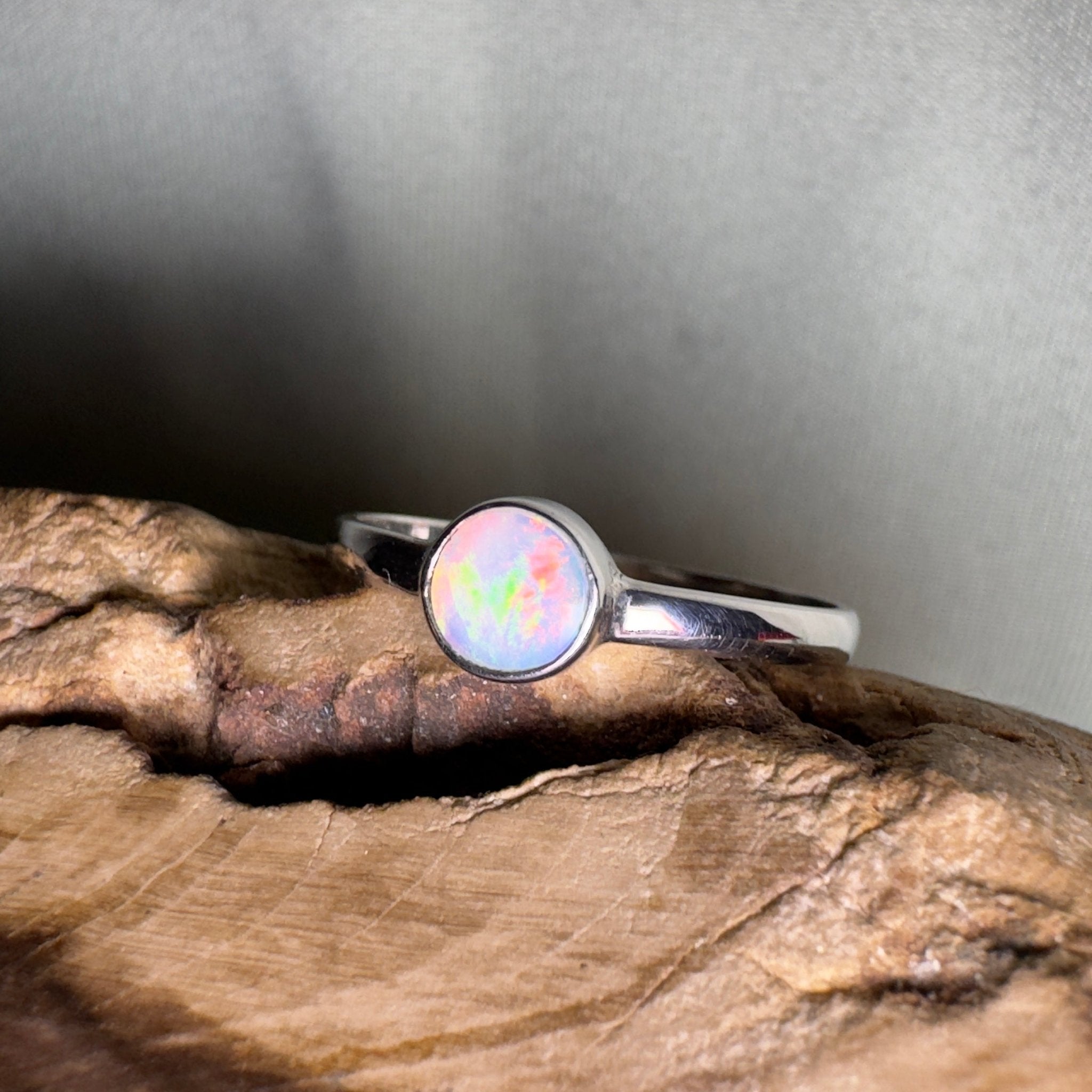 Warrumbungle Range Firefield – 0.7ct Solid Lightning Ridge Opal 925 Sterling Silver Ring