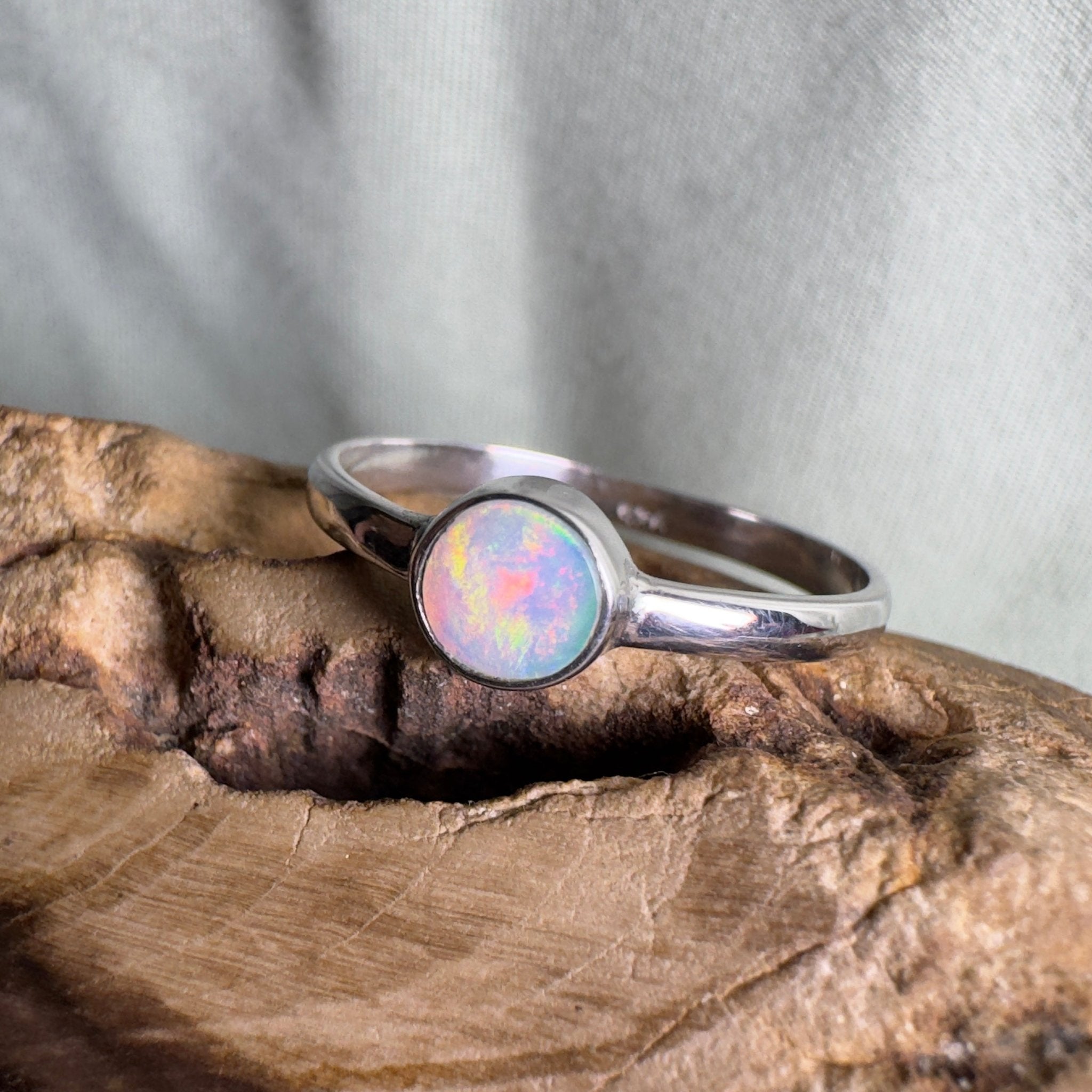 Warrumbungle Range Firefield – 0.7ct Solid Lightning Ridge Opal 925 Sterling Silver Ring