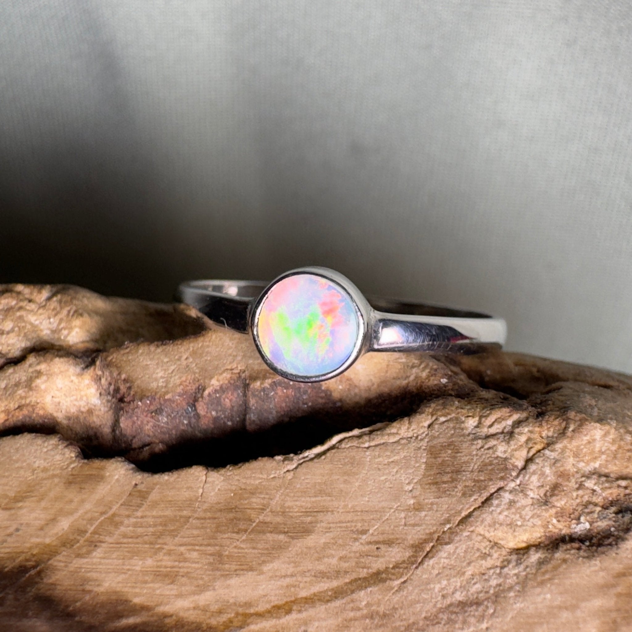 Warrumbungle Range Firefield – 0.7ct Solid Lightning Ridge Opal 925 Sterling Silver Ring