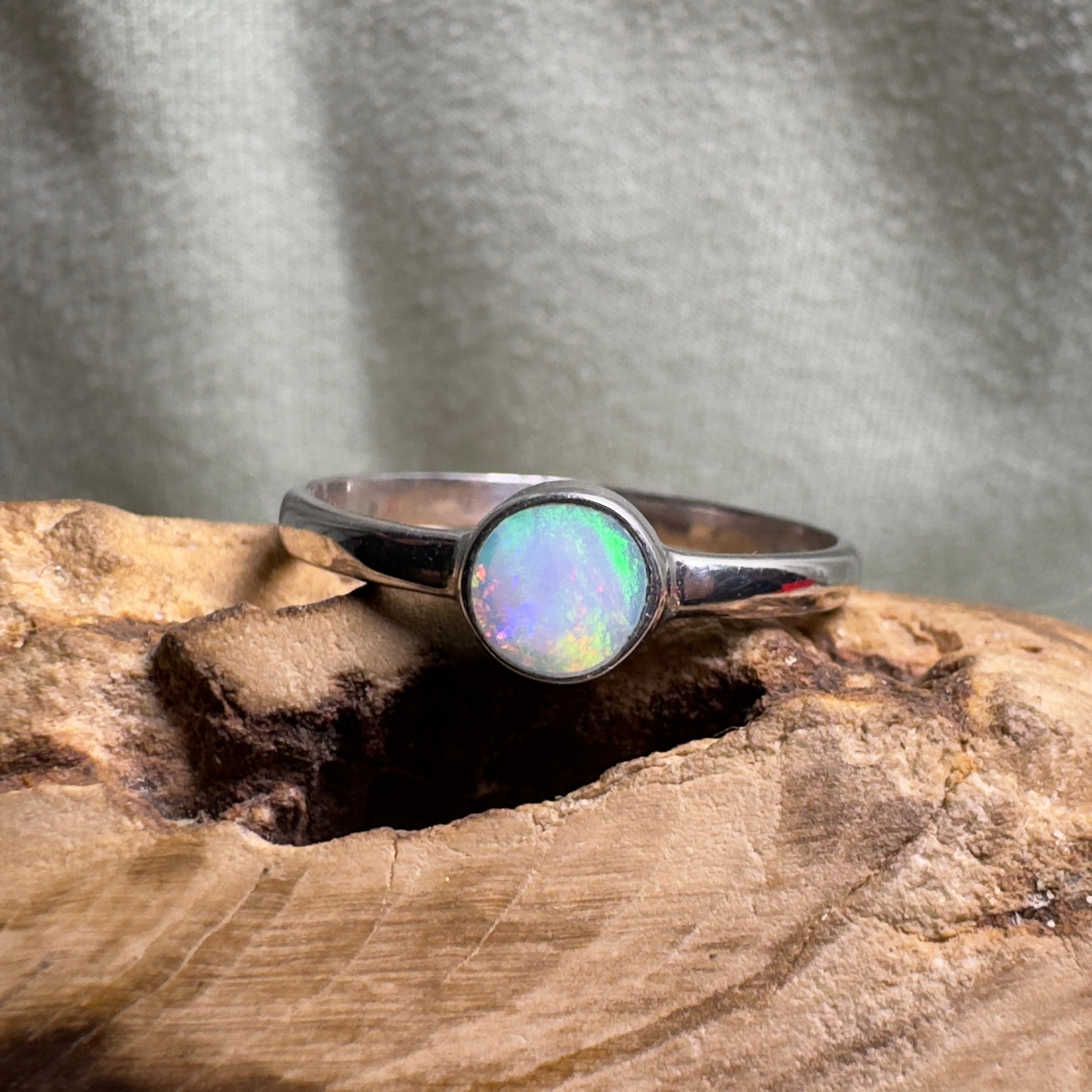 Warrumbungle Range Firefield – 0.7ct Solid Lightning Ridge Opal 925 Sterling Silver Ring
