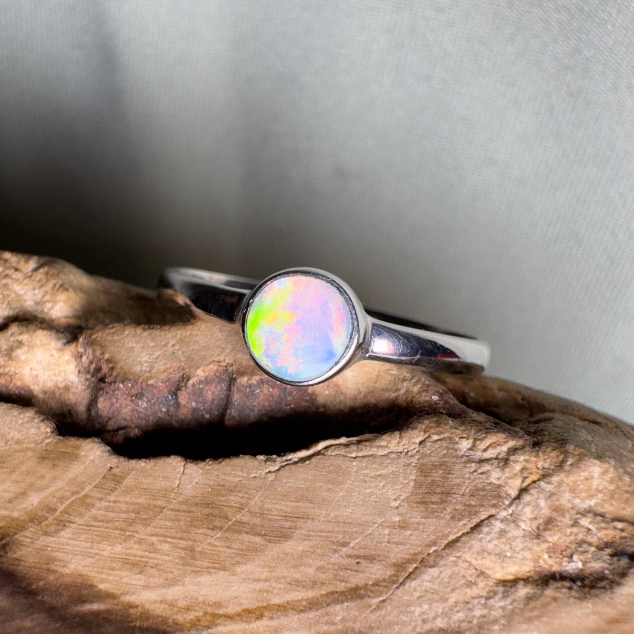 Warrumbungle Range Firefield – 0.7ct Solid Lightning Ridge Opal 925 Sterling Silver Ring