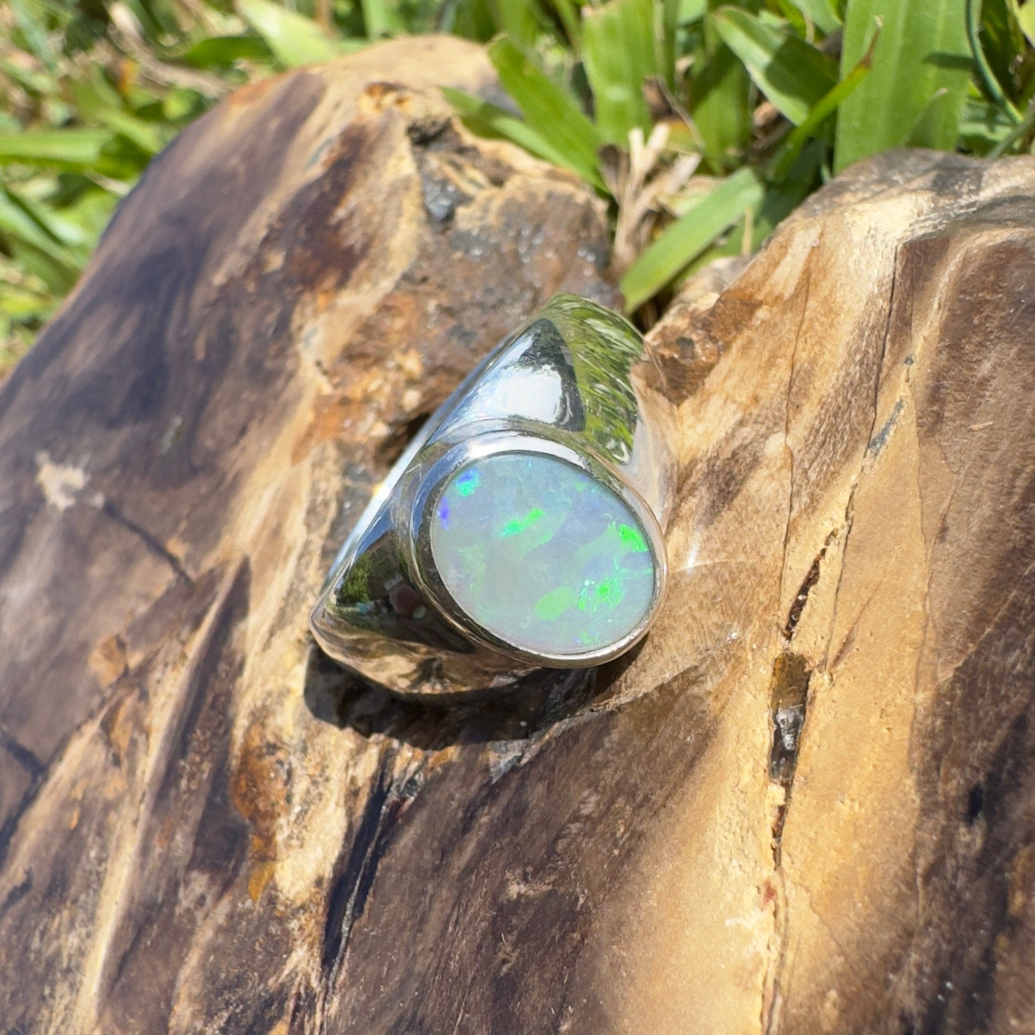 Whitsunday Reef Line – 1.5ct Solid Lightning Ridge Opal 925 Sterling Silver Ring